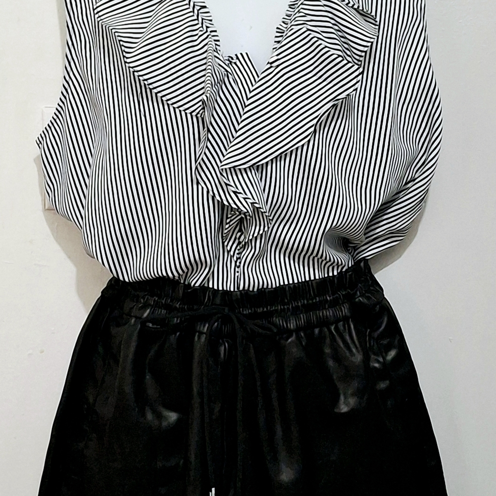 Black & White Ruffled Sleeveless Blouse W/ Drawstring Pocket Jogger Shorts Set